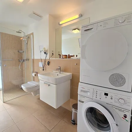 Strandvillen - Mit 1 Schlafzimmer Und Balkon Dr-422 *